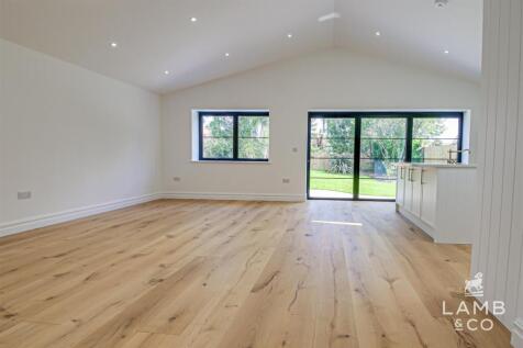 OPEN PLAN LIVING/KITCHEN/DINING