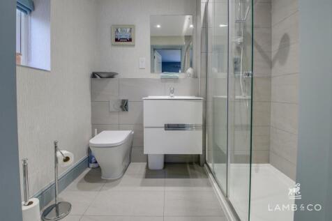 EN SUITE