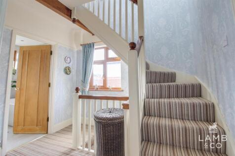 FIRST FLOOR LANDING