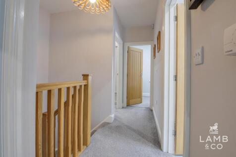 FIRST FLOOR LANDING