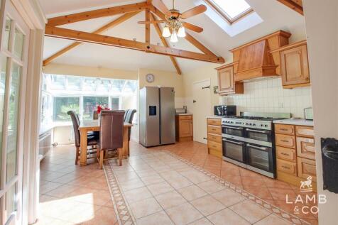 KITCHEN/ BREAKFAST ROOM