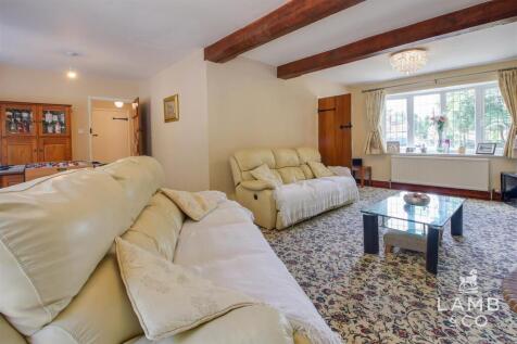 LOUNGE/ DINING ROOM