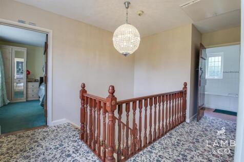 FIRST FLOOR LANDING