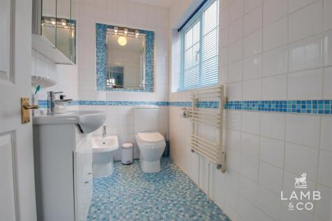 EN SUITE