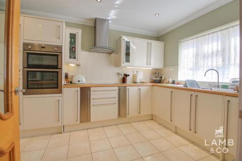 KITCHEN/BREAKFAST ROOM