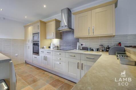 OPEN PLAN LIVING AREA