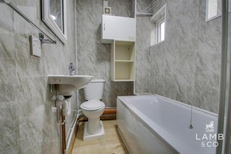 GROUND FLOOR BATHROOM