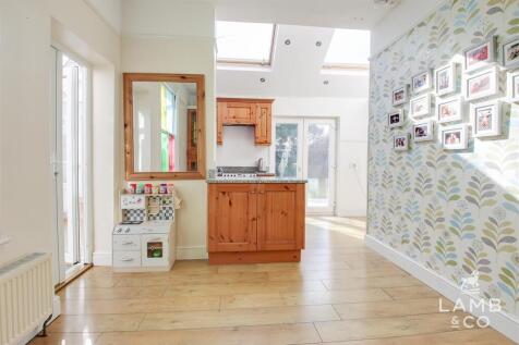 KITCHEN/BREAKFAST ROOM