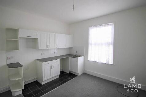 LOUNGE/KITCHENETTE