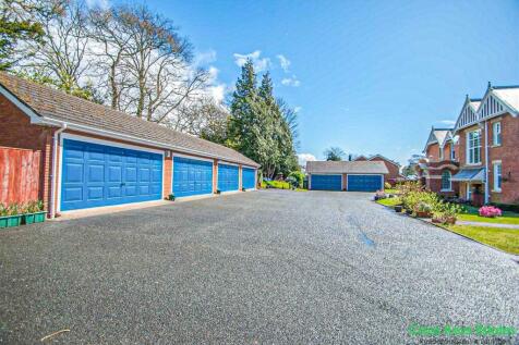 Garage &amp; Communal Gardens