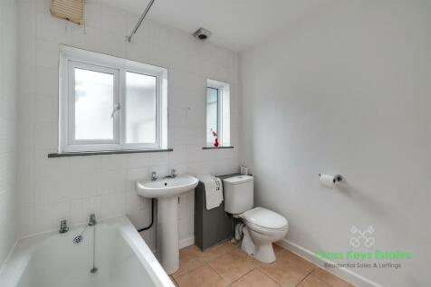 Ground Floor Family Bathroom