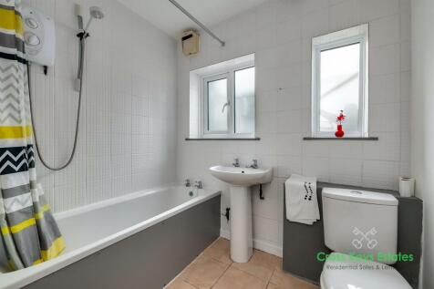 Ground Floor Family Bathroom