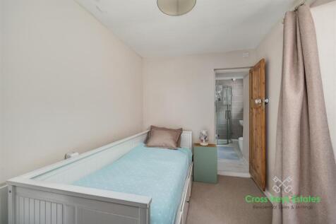 Bedroom 5 / Study
