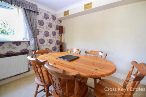 Sitting Room/Dining Area