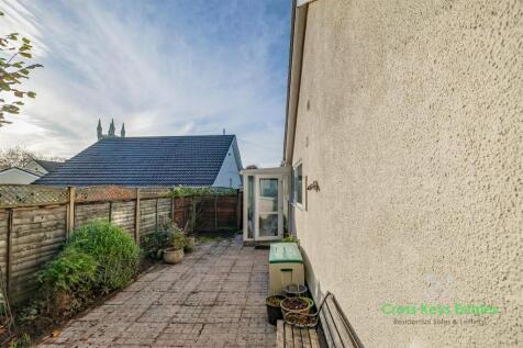 Front &amp; Rear Gardens