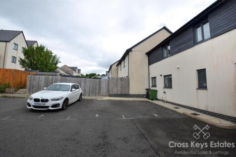 Allocated Parking And Communal Park