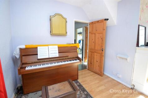 Sitting Room/Dining Room