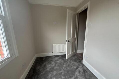 Bedroom 3 (rear) 2