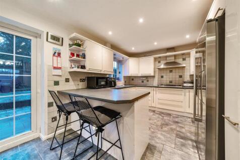 Dorchester Court - Kitchen.jpg