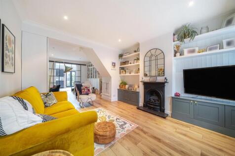 Harefield Road - Lounge.jpg