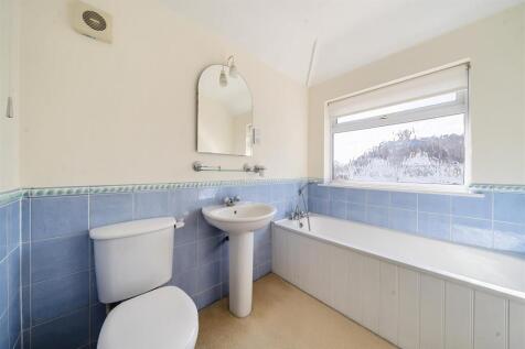Malvern Way - Bathroom.jpg