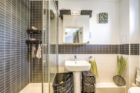 Fountain Court - En-suite.jpg