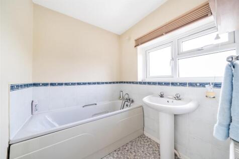Alexandra Road - Bathroom.jpg