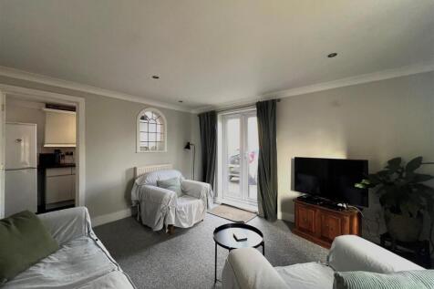 Byewaters - Lounge 1.jpg
