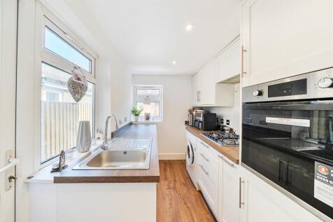 Kitchen 1.jpg