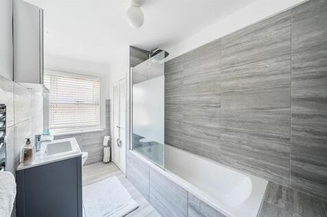 Bathroom 1.jpg
