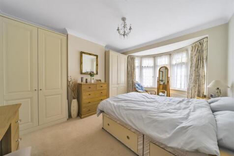 Swiss Avenue - Bed 2.jpg