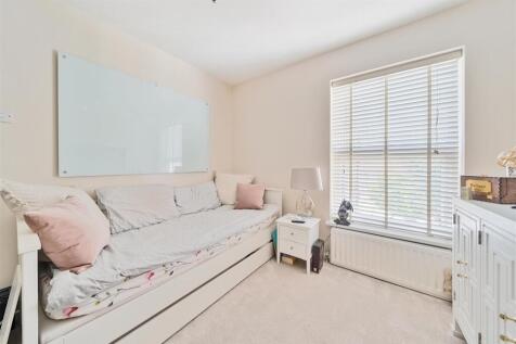 Cassiobridge Road - Bed 2.jpg