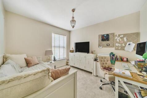 Cassiobridge Road - Bed 2a.jpg