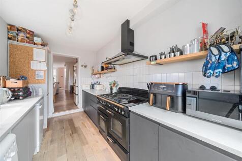 Cassiobridge Road - Kitchen 3.jpg