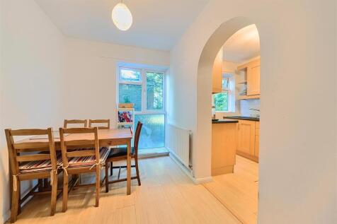 Grove Crescent - Diner area 1.jpg