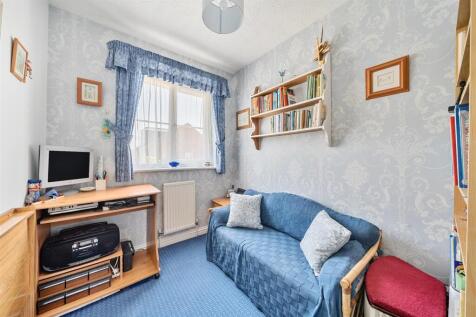 Manor Way - Bed 3.jpg