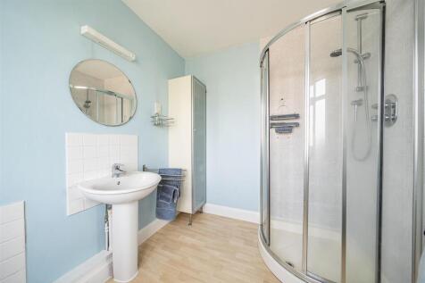 Canterbury Way -  En-suite.jpg