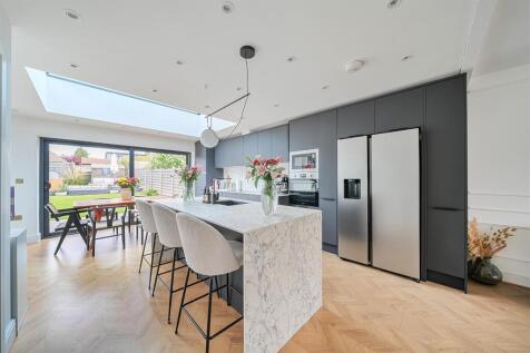 Winchester Way - Kitchen 5.jpg