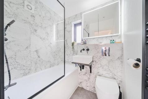 Winchester Way - Bathroom.jpg