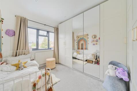 Winchester Way - Bed 2.jpg