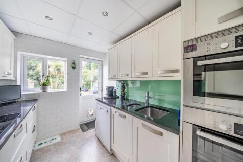 Oakleigh Drive - Kitchen 2.jpg