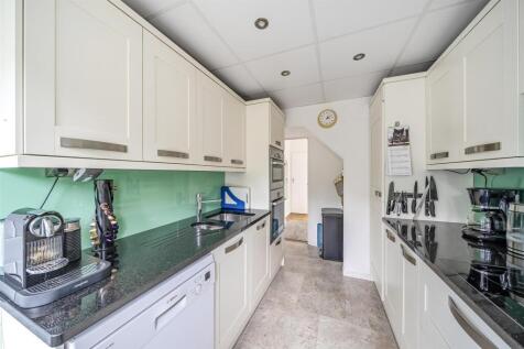 Oakleigh Drive - Kitchen.jpg