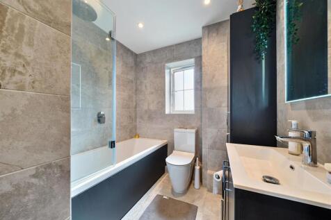 St Mawes Close - Bathroom.jpg