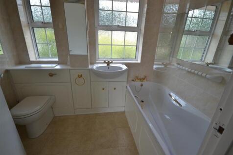 Family bathroom.JPG