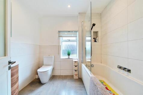 New Road - Bathroom.jpg
