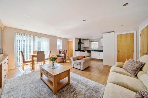 Southam Mews - Reception room 2.jpg