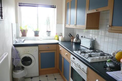 34 Basildon Close - Kitchen.JPG