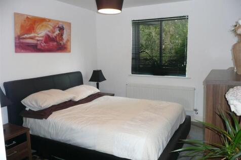 34 Basildon Close - Bed 1.JPG