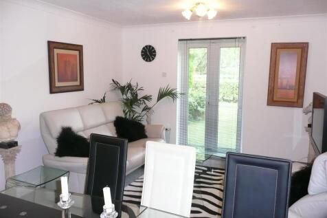 34 Basildon Close - Lounge 3.JPG
