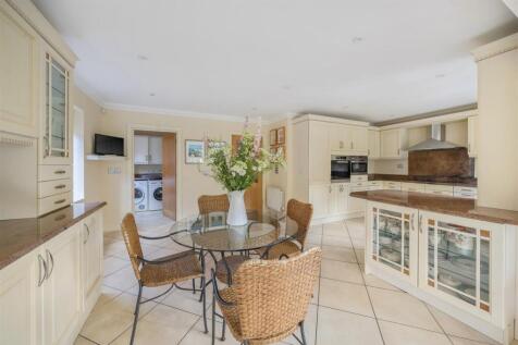 Warwick Mews - Kitchen-Breakfast room.jpg